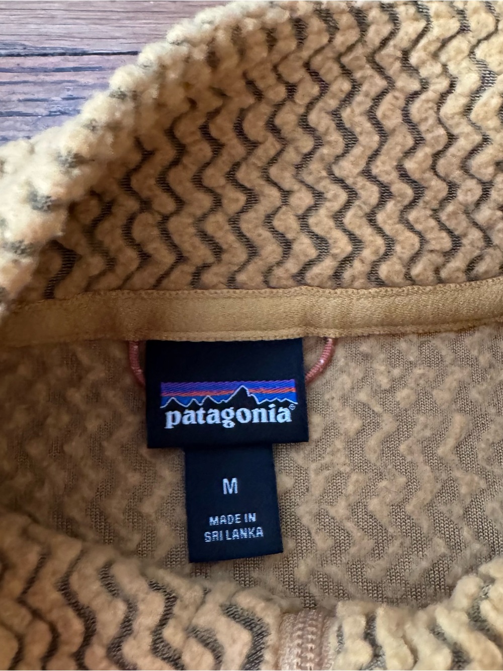 Patagonia R1 Air Quarter Zip Fleece Jacket Pufferfish Gold M EUC - Picture 2 of 7
